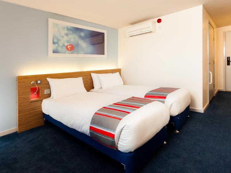 แทรเวลลอดจ์ ไฮ วีคอมบ์ เซ็นทรัล Hotel ไฮวิคัมบ์ ภายนอก รูปภาพ